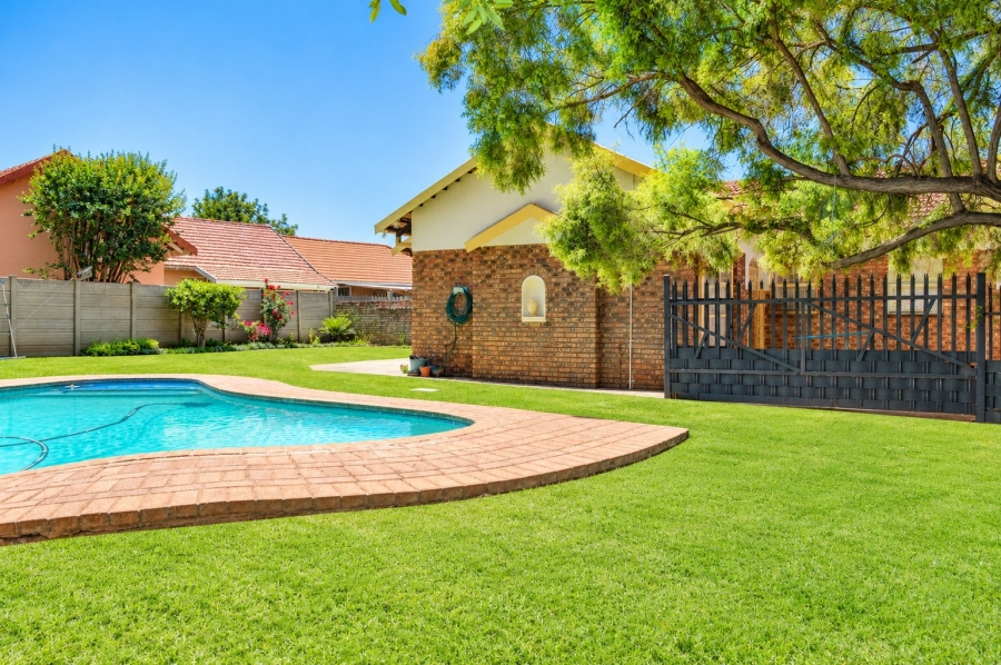 5 Bedroom Property for Sale in La Hoff North West